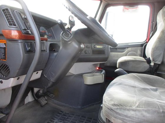 2011 Volvo VNM64T 6