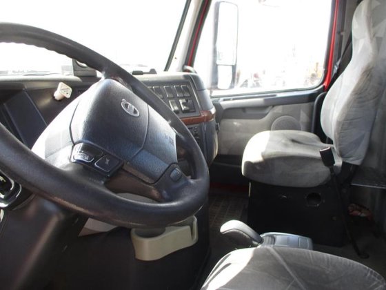 2011 Volvo VNM64T 7