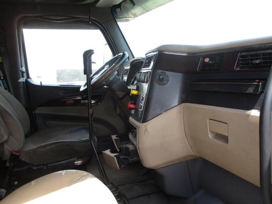 2016 Peterbilt 579 13