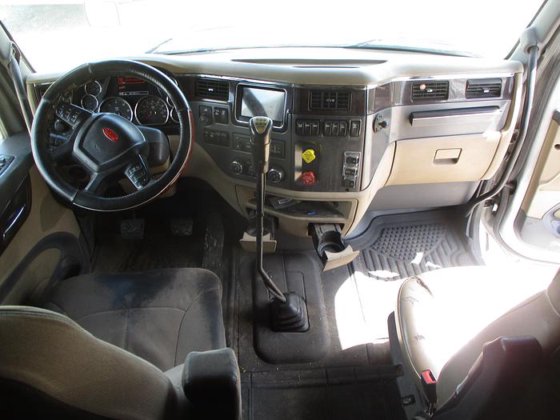 2016 Peterbilt 579 14