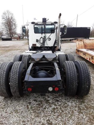 2018 Mack CXU613 Daycab 3